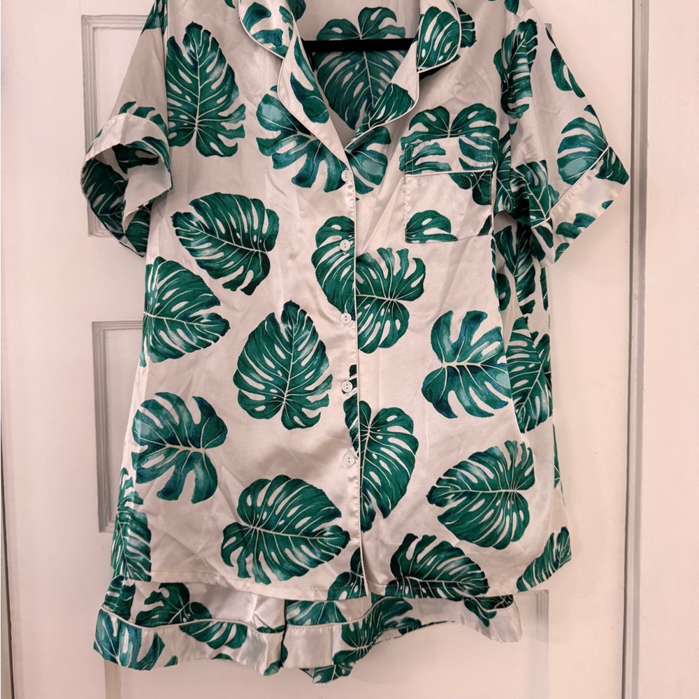 Satin Short Sleeve Button-Down Pajama Set – Green Leaf Print, Size Large / XL